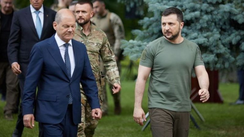 Scholz, Zelenskiy ile görüştü