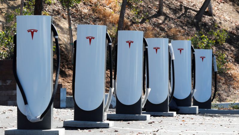 Tesla’nın karışık sonuç raporunu takiben Bernstein, yatırımcılarla konuştu