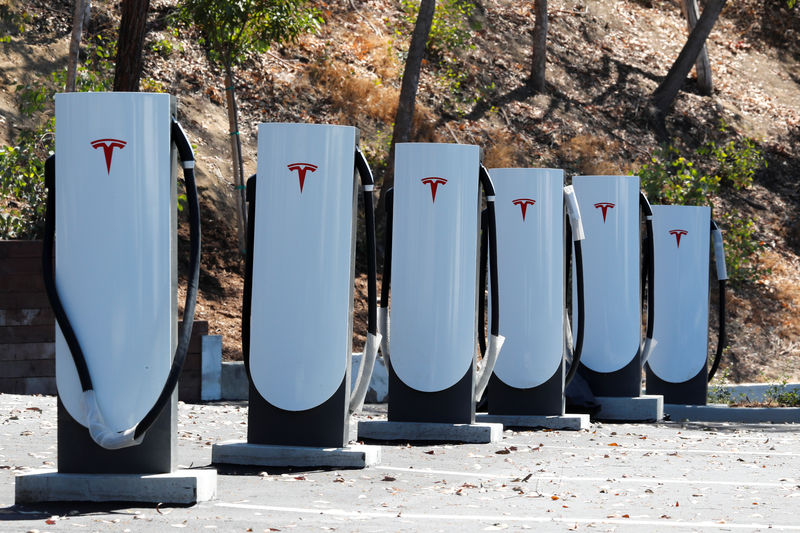 Tesla’nın karışık sonuç raporunu takiben Bernstein, yatırımcılarla konuştu