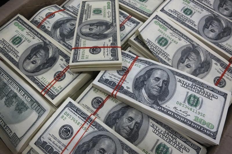 Çekirdek PCE bilgileri öncesinde dolar gücünü koruyor
