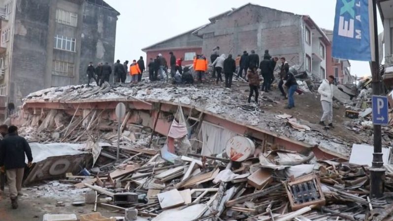 Dünyada zelzele nasıl yankılandı?