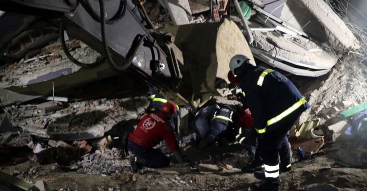 Dünyadan zelzele yardımları sürat kesmiyor