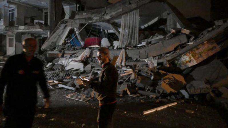 Hatay’daki sarsıntılarda irtibat kesildi