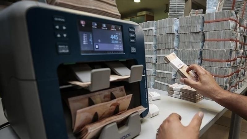 Hazine 18,1 milyar lira borçlandı