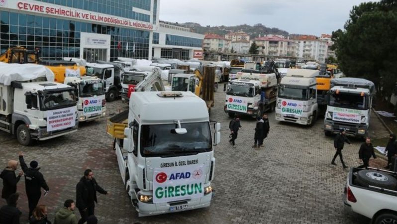 İSO’nun 12 TIR yardım gereci depremzedeye ulaştı