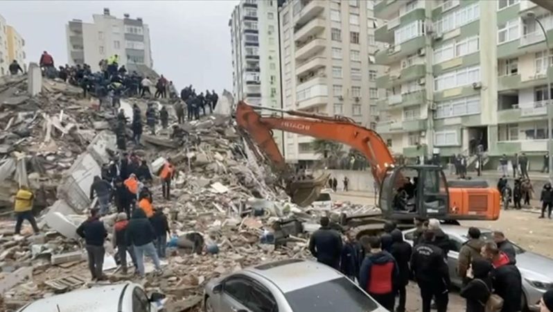 Sarsıntı bölgesinde eğitime orta
