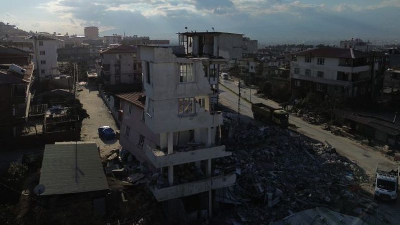 Sarsıntıda can kaybı 41 bin 156’ya yükseldi
