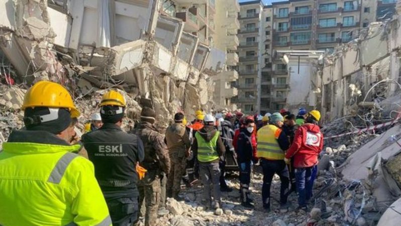 Sarsıntılarda can kaybı 43 bin 556’ya yükseldi