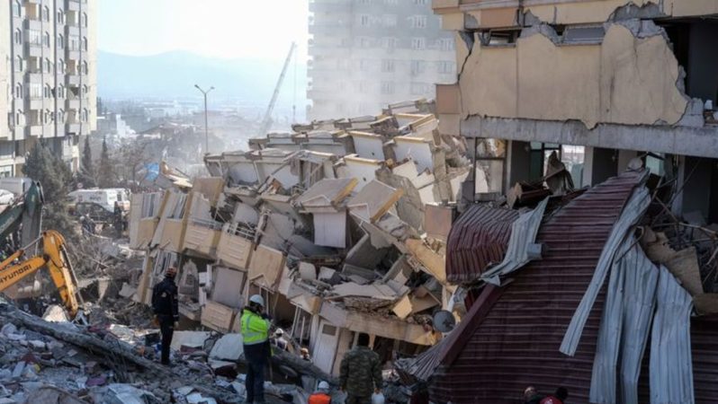 Sarsıntılarda can kaybı ve yaralı sayısı artıyor