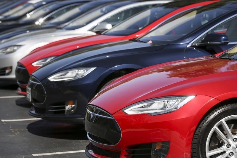 Tesla, 7,5 milyar dolarlık bir programın kesimi olarak şarj ağını rakiplerin kullanımına açabilir