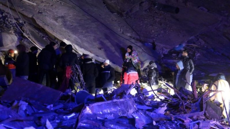 Türkiye’yi yasa boğan zelzelede can kaybı artıyor