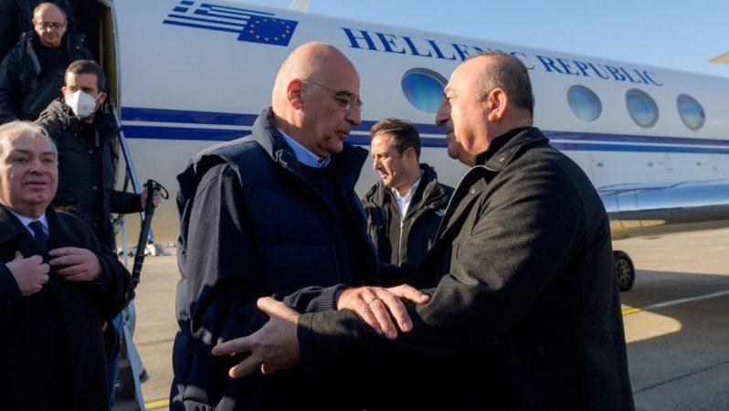 Yunanistan Dışişleri Bakanı afet bölgesinde