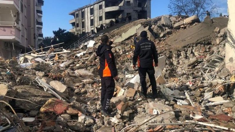 Zelzele bölgesinde kamu ihaleleri ertelendi