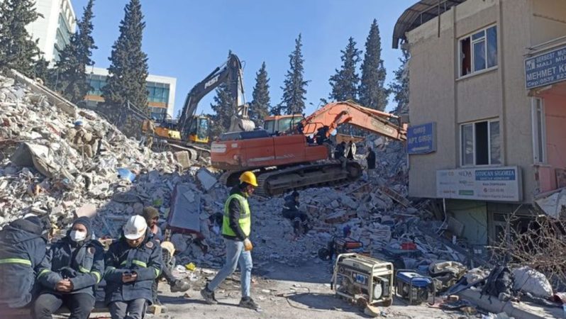 Depremzede esnafın talepleri ilgili bakanlıklara iletildi