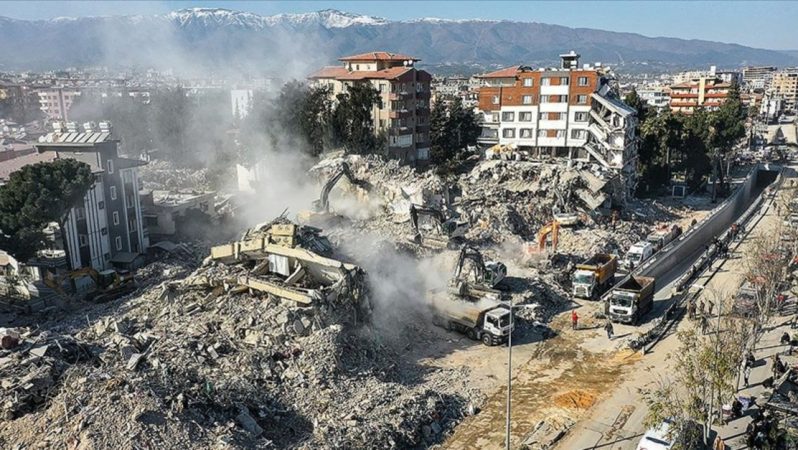 Depremzedenin elektrik ve doğalgaz borcuları silindi