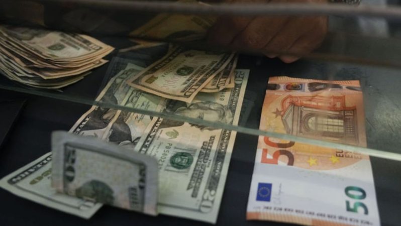 Euro, dolar karşısında yaklaşık 2 ayın doruğunda