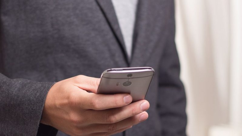 İthal cep telefonlarına gümrük artırımı iptal edildi
