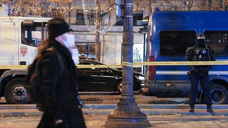 Paris’te 5 bankada arama başlatıldı