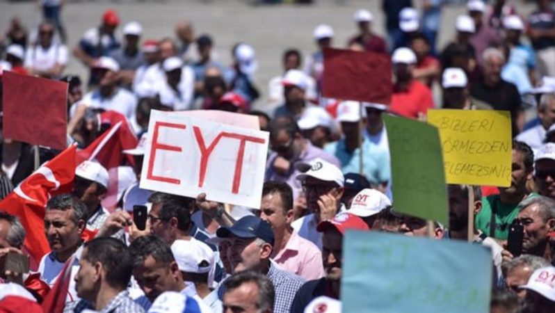 SGK’dan 3 yıldan az hizmeti bulunan EYT’liye ait açıklama