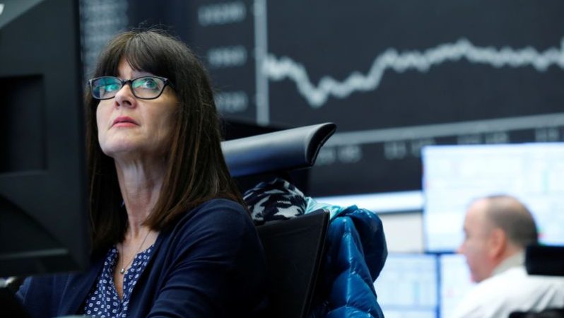 Yabancılar 210,8 milyon dolarlık pay sattı
