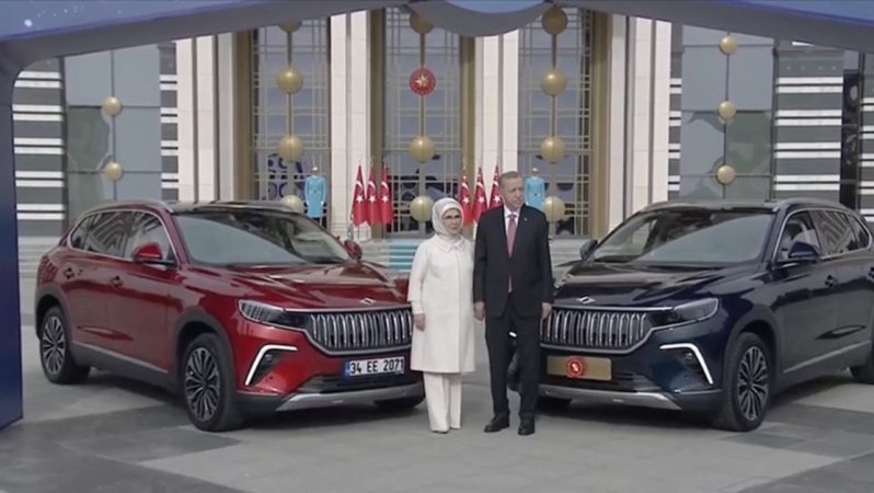 Birinci Togg Cumhurbaşkanı Erdoğan’a teslim edildi
