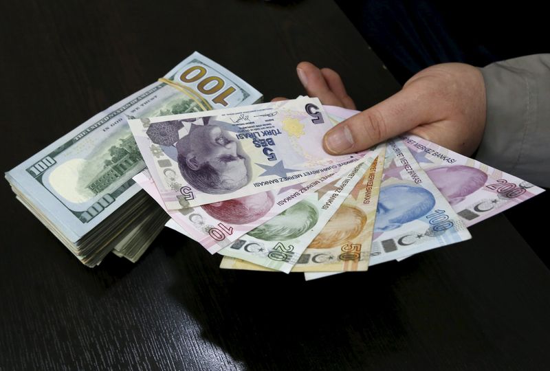 Döviz piyasaları, haftanın birinci günü nasıl seyrediyor?