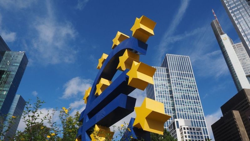 Euro Bölgesi’nde bileşik PMI 10 ayın tepesinde